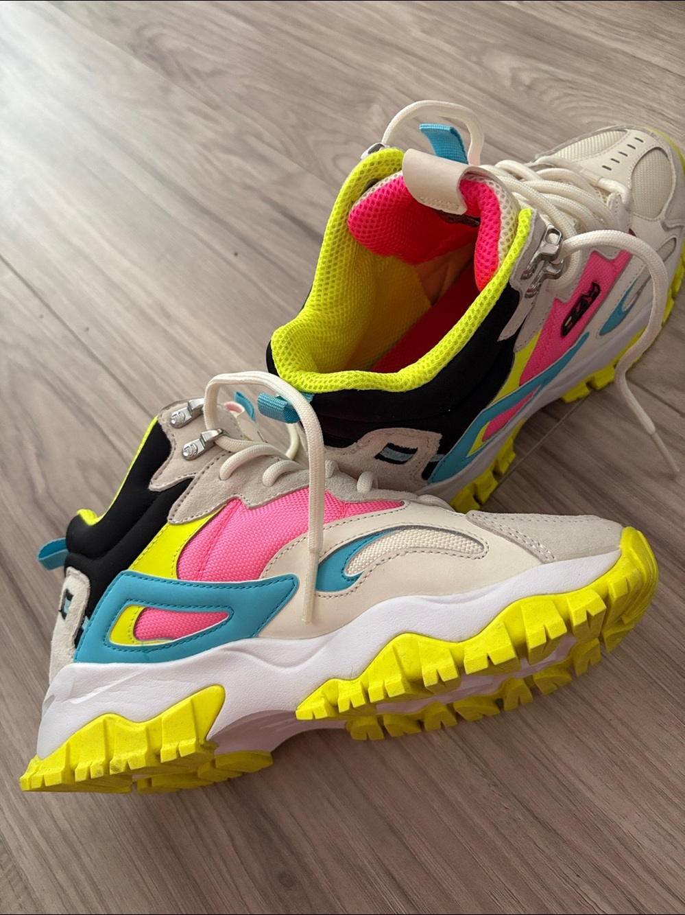 FILA women White Sneakers with Pink, Neon Yellow & Blue Accents brand new - Picture 6 of 12